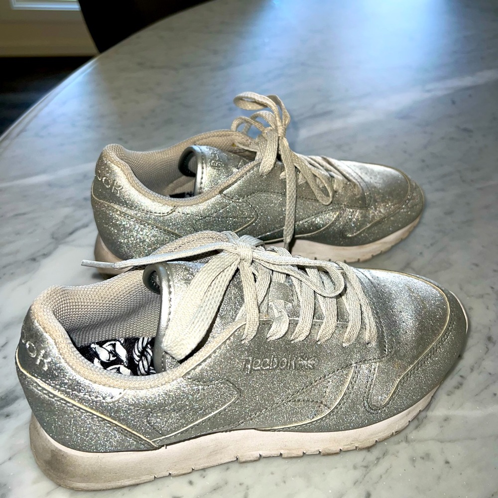 Reebok Womens Classic Silver Glitter Sneakers Shoes Size 7, Used